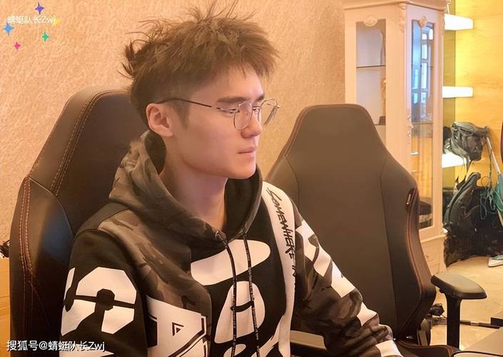 开云体育app:DOTA2新版本改动解析,职业选手应对挑战,dota2开黑yy